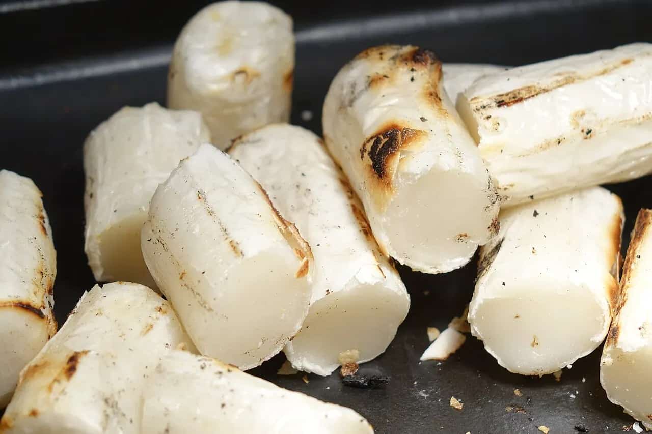 Grilled cylindrical garaetteok Korean rice cakes